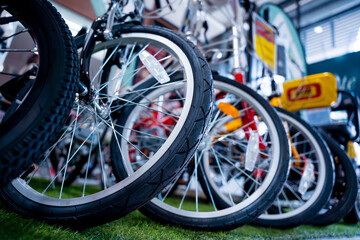 Fototapeta na wymiar Row of bicycle wheels at the special bicycle shop