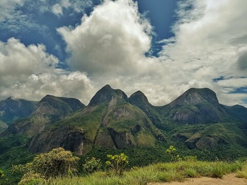 three peaks mountain-  tres picos montanha