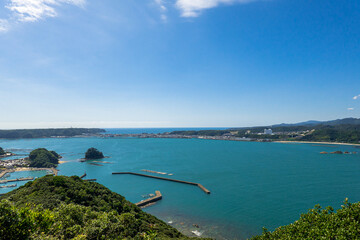 和歌山県 串本町の橋杭岩と海の風景
