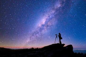 Milky Way and photographer silhouette - 580357302