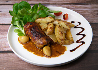 Recipe for boneless rolled chicken leg with potatoes and molasses-flavoured mache salad, High quality photo