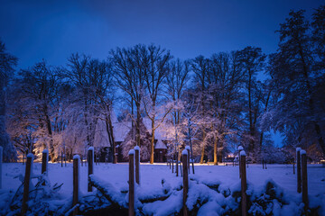 Winterlandschaft in der L&uuml;neburger Heide am fr&uuml;hen Morgen