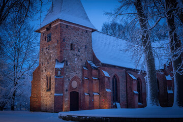 Winterlandschaft in der L&uuml;neburger Heide am fr&uuml;hen Morgen