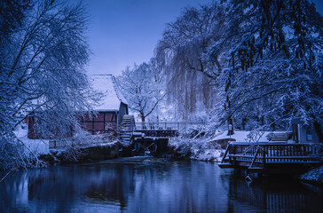 Winterlandschaft in der L&uuml;neburger Heide am fr&uuml;hen Morgen