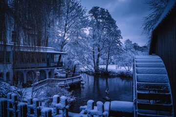 Winterlandschaft in der L&uuml;neburger Heide am fr&uuml;hen Morgen