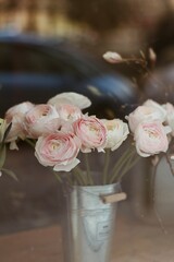 the idea of ​​an interesting flower arrangement
