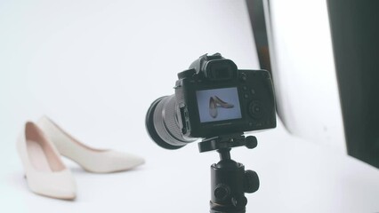 Close Up Of Camera'S Monitor Showing Photos Of Women'S Shoes In Home Studio 
