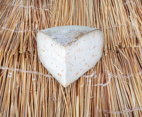 Fromage Fran&ccedil;ais Tome de ch&egrave;vre au piment