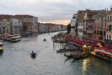 Fototapeta na wymiar Venice, Italy - 15 Nov, 2022: Sunset on the Grand Canal from Rialto Bridge