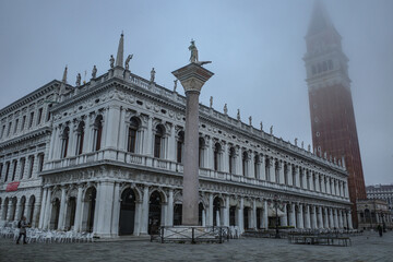 Obraz premium Venice, Italy - 15 Nov, 2022: Early morning in Piazza San Marco