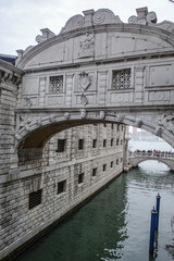 Obraz premium Venice, Italy - 15 Nov, 2022: The Bridge of Sighs from inside the Doges Palace, Palazzo Ducale