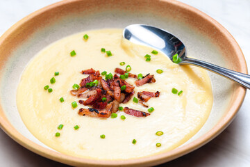 yellow peas porridge with bacon strips