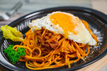 目玉焼き乗せミートソーススパゲティ