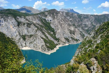 Naklejka na ściany i meble clear blue mountain lake