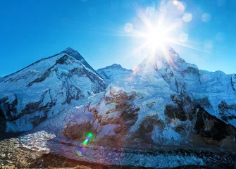 Papier Peint photo Lhotse Morning sun above Mount Everest, lhotse and Nuptse