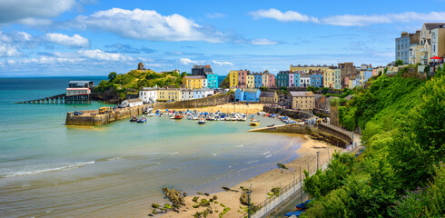 Panoramic view of Tenby town, Wales, UK - obrazy, fototapety, plakaty