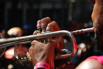Músico tocando Trompete - musician playing trumpet