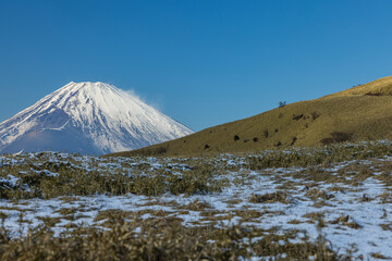 Fototapeta premium 日本 神奈川県足柄下郡箱根町の駒ヶ岳山頂から見える富士山