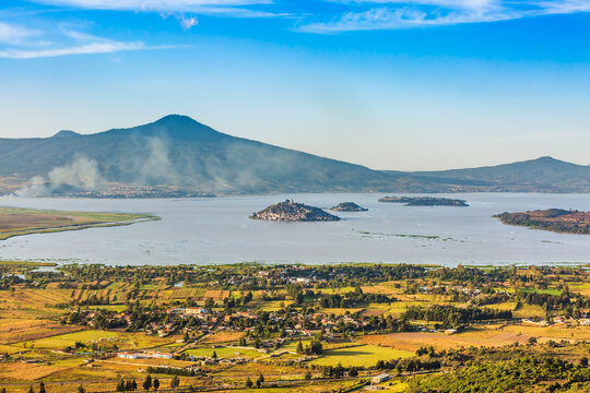 Lago de P&aacute;tzcuaro