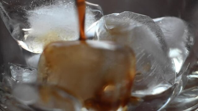 Fernet Recipe: The Winning 70-30 Formula with Ice, Fernet, and Coca - Traditional Cordoba, Argentina - Step-by-Step Video Tutorial 2/3