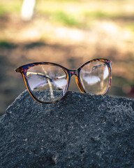 Lentes sobre Piedra 