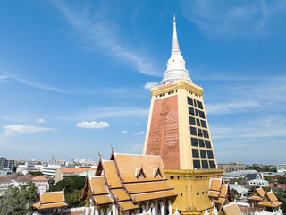 Obraz premium Drone Shot of Thailand temple names Wat Dhammamongkol, Located in Phra Khanong, Bangkok, Thailand. Thai Language Text letter in Photo mean 1. LONG LIVE THE KING, 2. DHUMMA LAND 3. PAGODA NAME