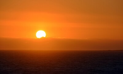 Fototapeta na wymiar seascape with a beautiful sunset over the Atlantic Ocean