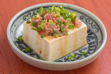 ネギトロ冷や奴