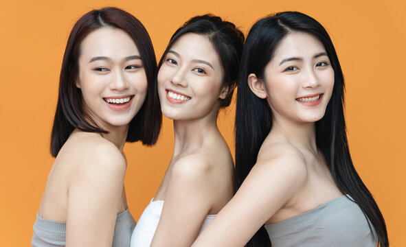 Beauty photo of three young Asian women