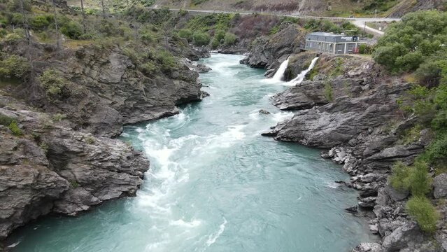 Ariel footage flying up the Kawarau river passed the roaring meg power station in Cromwell, New Zealand.