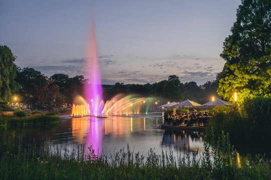 Germany, Hamburg, Water-light concert in Planten un Blomen park at dusk