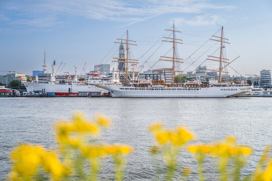 Germany, Hamburg, Windjammer moored inSt. Pauli