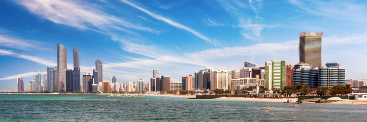 Obraz na płótnie Canvas Panorama of Abu Dhabi Skyline in a summer day, United Arab Emirates