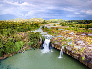 Fototapeta na wymiar Image beautiful of Dray Nur waterfall in National park at DakNong province, Vietnam