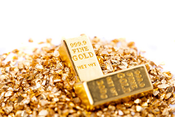 Gold bars on nugget grains background, close-up - 580618102
