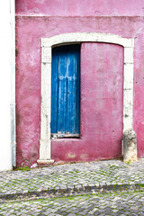 Fototapeta na wymiar Colorful portuguese facade with blue wooden door