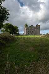 Fototapeta na wymiar Abandoned ruin of an old castle. Westcoast Ireland near Doolin. 