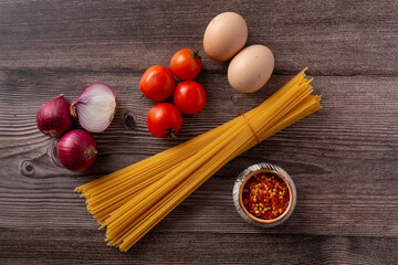pasta with tomatoes and basil