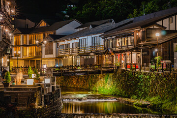 銀山温泉　夜のライトアップ