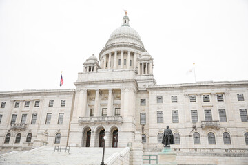 Obraz premium Rhode Island state house as the state capitol and monument symbolizing america as united states in the downtown area 