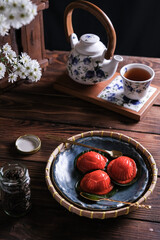 turtle cake filled green bean on the woden table