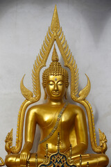 Fototapeta premium Buddha statue in Wat Chedi Luang, Chiang Mai. Thailand.