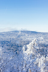 Feldberg im Taunus im Winter, blauer Himmer