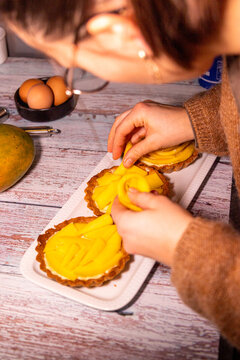 Tarte &agrave; la mangue &agrave; base de p&acirc;te sucr&eacute;e, mangue fraiche et cr&egrave;me p&acirc;tissi&egrave;re