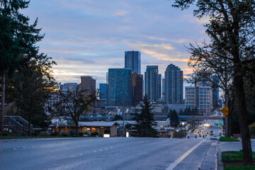 Obraz premium Bellevue skyline cityscape skyscrapers at sunset