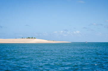 falesia, fal&eacute;sia, mar, praia, oceano, ilha, azul, natureza, c&eacute;u, tropical, turismo, viagem, viajem, turista, onda, areia, sea, costa, ver&atilde;o, ba&iacute;a, f&eacute;rias, sol, feriado, para&iacute;so, surfar, surf, norte, n