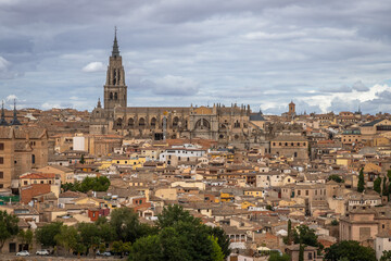 Fototapeta na wymiar Beautiful Panoramic of the city of Toledo from a viewpoint across the river on a Summer afternoon