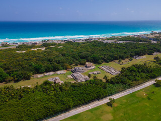 Fototapeta na wymiar Aerial view of El Rey mayan ruins, Cancun