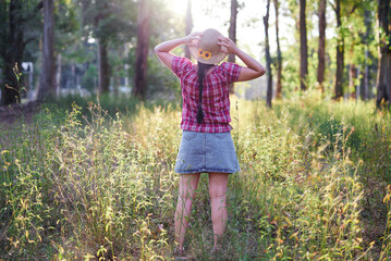 Woman in straw hat, back view
