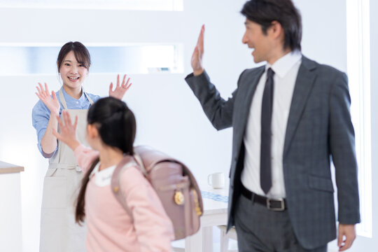 お見送り Images – Browse 528 Stock Photos, Vectors, and Video | Adobe Stock